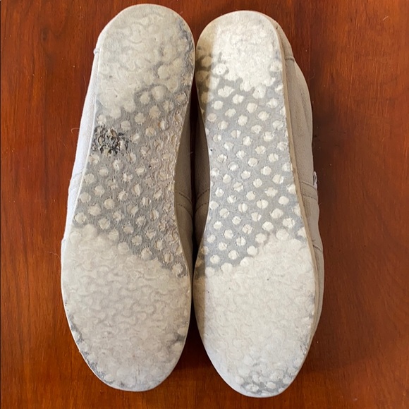 Toms - Picture 3 of 3